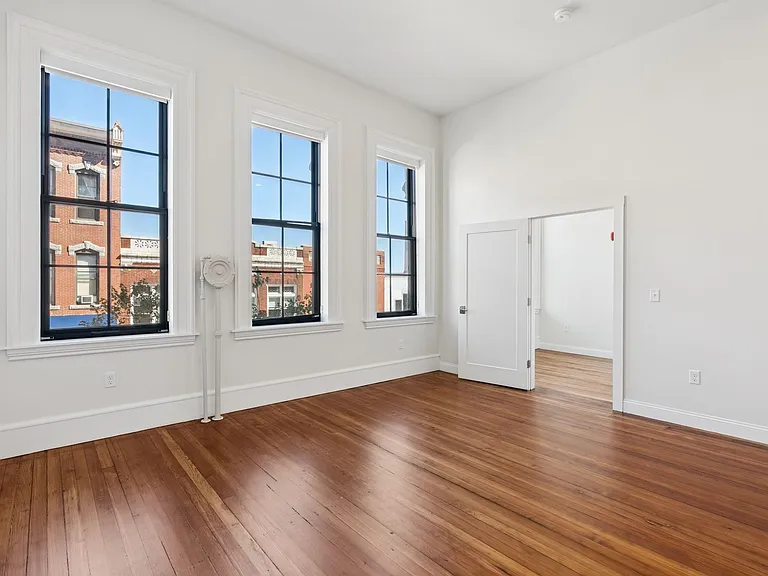 129 Main St — Photo 11