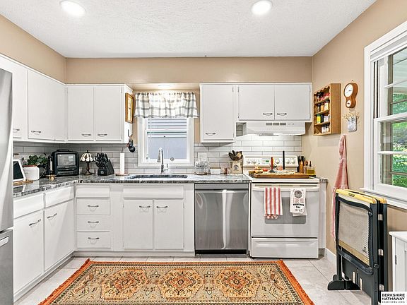 3rd image of 5912 N 69th St