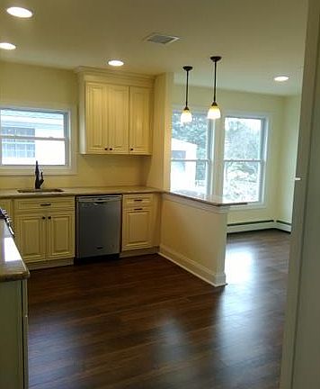 4th image of 381 Saint Thomas Dr