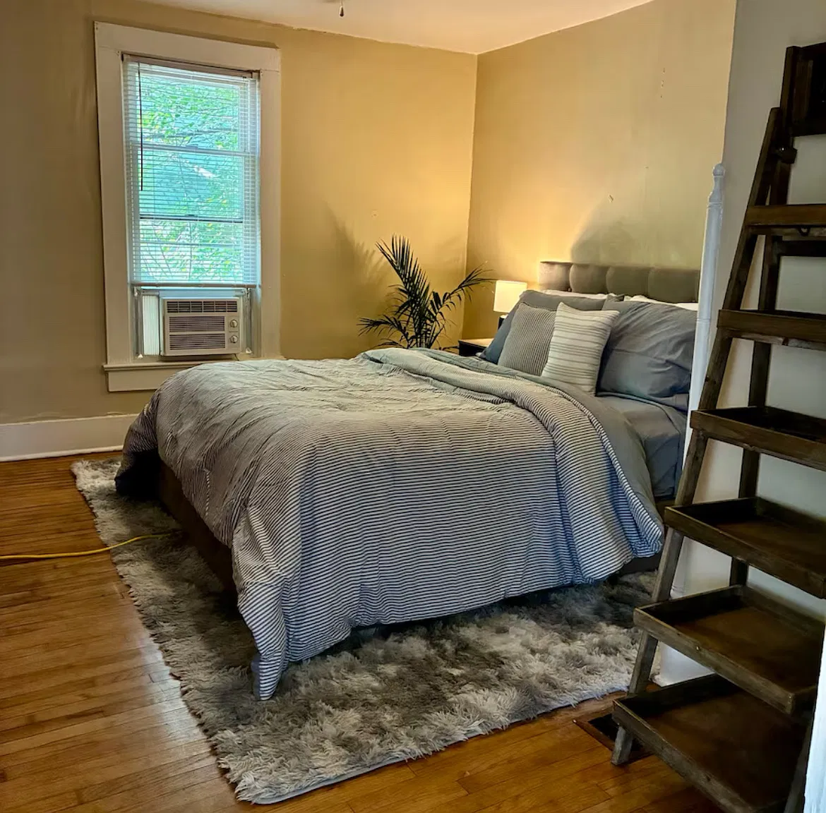 5 bed, 954 sqft, $1,750 — Photo 1