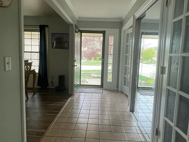 1027 Congress Dr — Photo 12