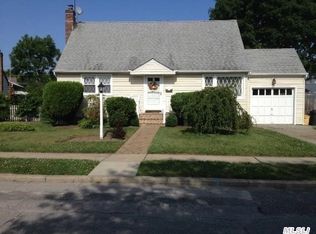 268 Well Ct, Seaford, NY 11783