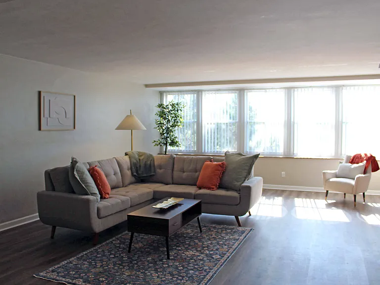Geneva Apartments — Photo 9