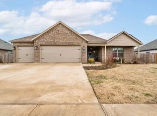 2352 Stonemill Dr, Fayetteville, AR 72701