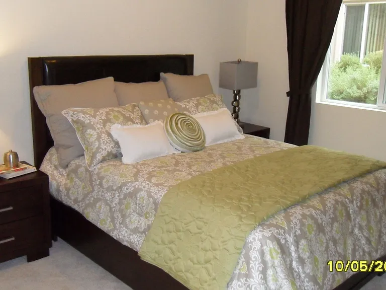 Glenoaks Villas — Photo 74