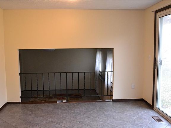 4th image of 5607 Wellesley Ave