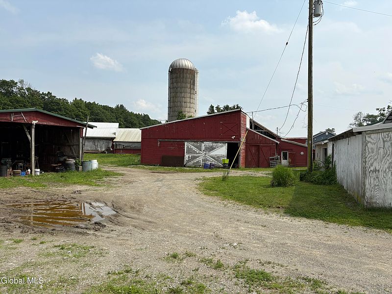 4th image of 10 Chestnut Hill Road
