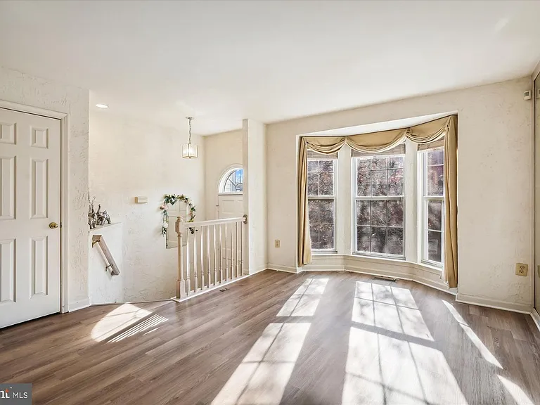 2409 Simpkins Farm Dr — Photo 23