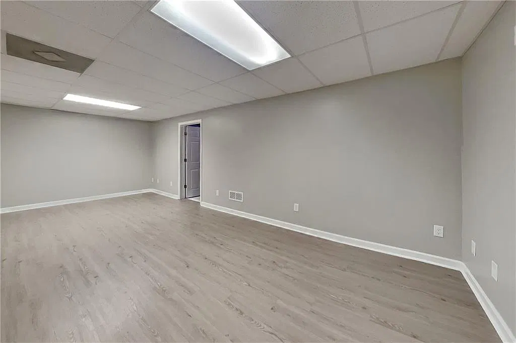 3 bed, 2.5 bath, 2558 sqft, $2,350 — Photo 4