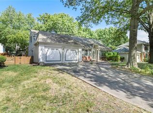 12022 W 100th St, Lenexa, KS 66215