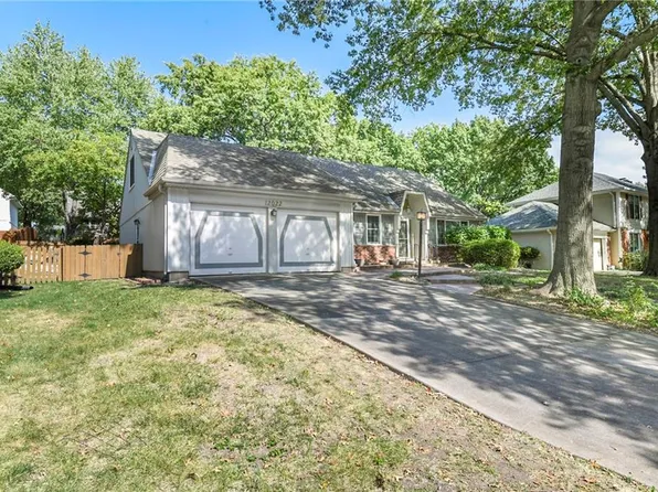12022 W 100th St, Lenexa, KS 66215