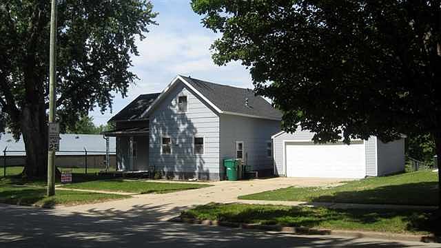 1st image of 709 2nd Ave NE