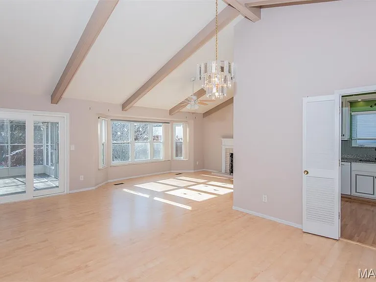 4 Barrington Dr — Photo 2
