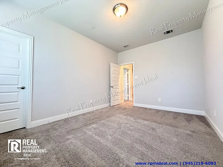 2130 Argolis Dr — Photo 20