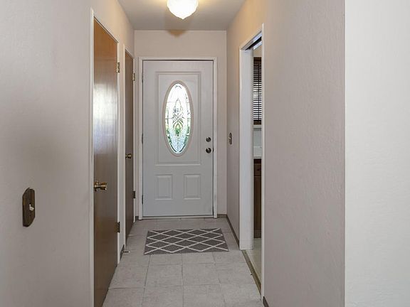 3rd image of 25 Karen Dr