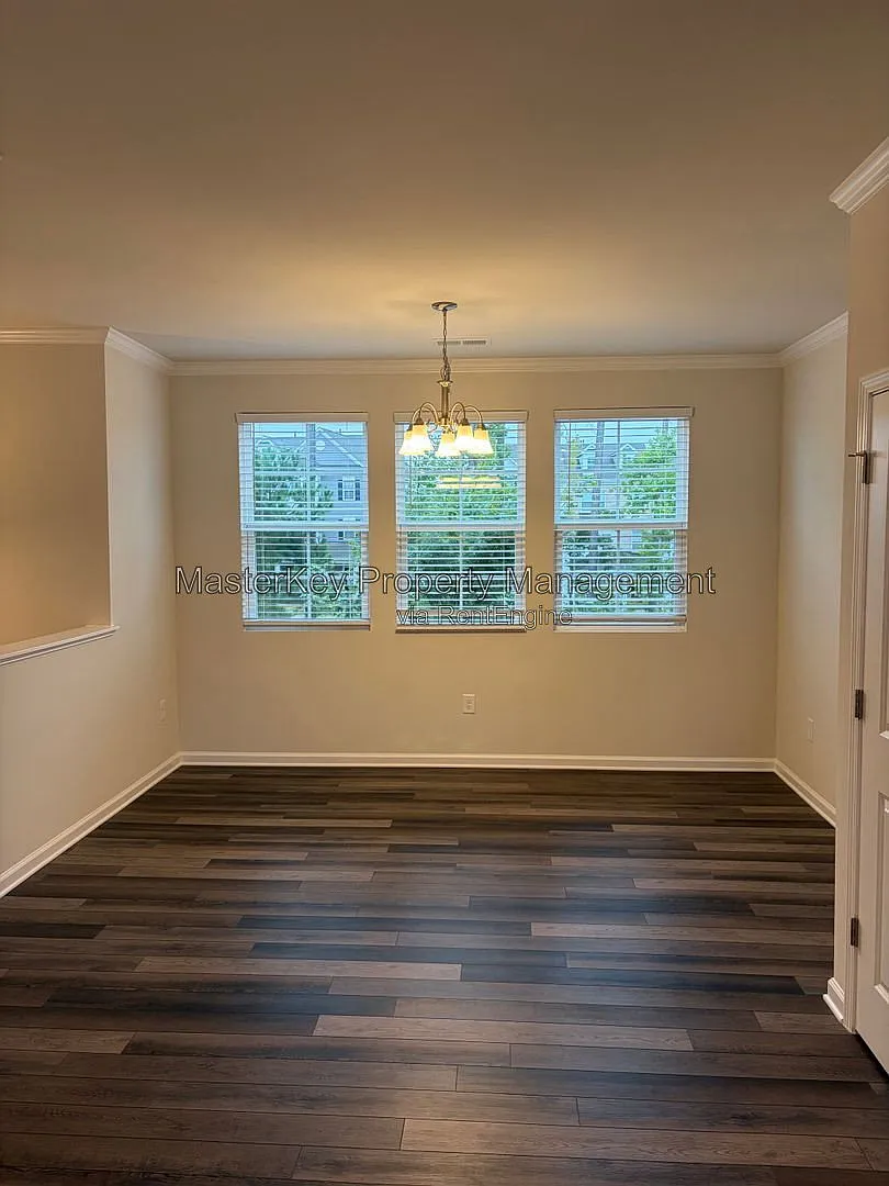 4 bed, 3.5 bath, 2156 sqft, $2,250 — Photo 4