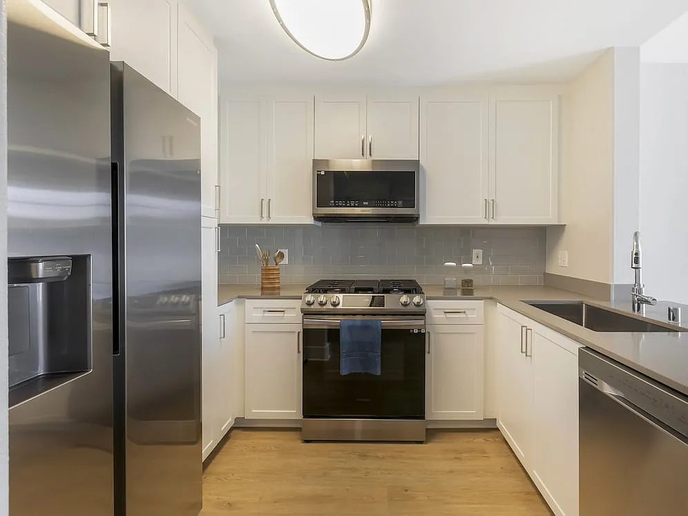 Avalon Oak Creek — Photo 1