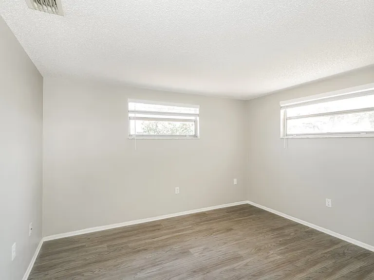 11610 Meadow Dr — Photo 12