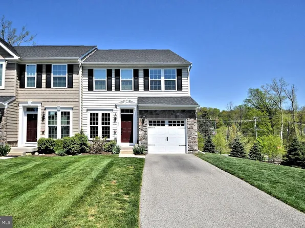 27 Hawkswell Cir, Oreland, PA 19075