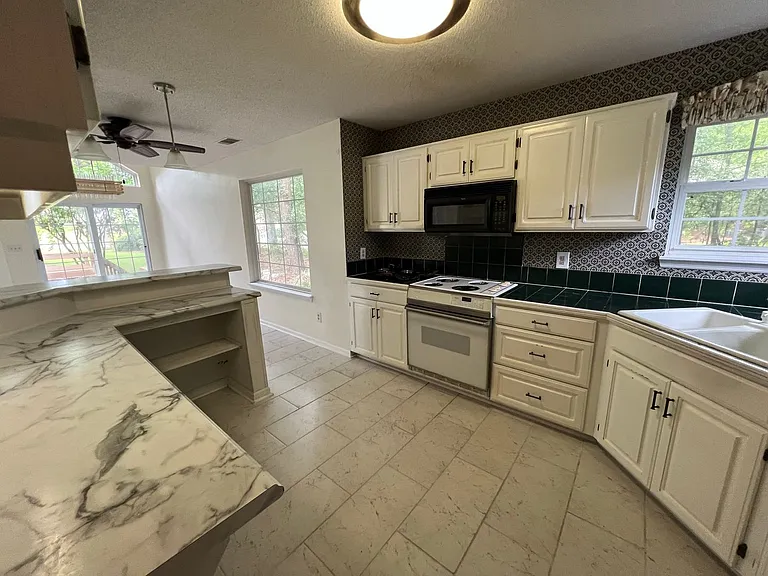 1635 Pondside Dr — Photo 29
