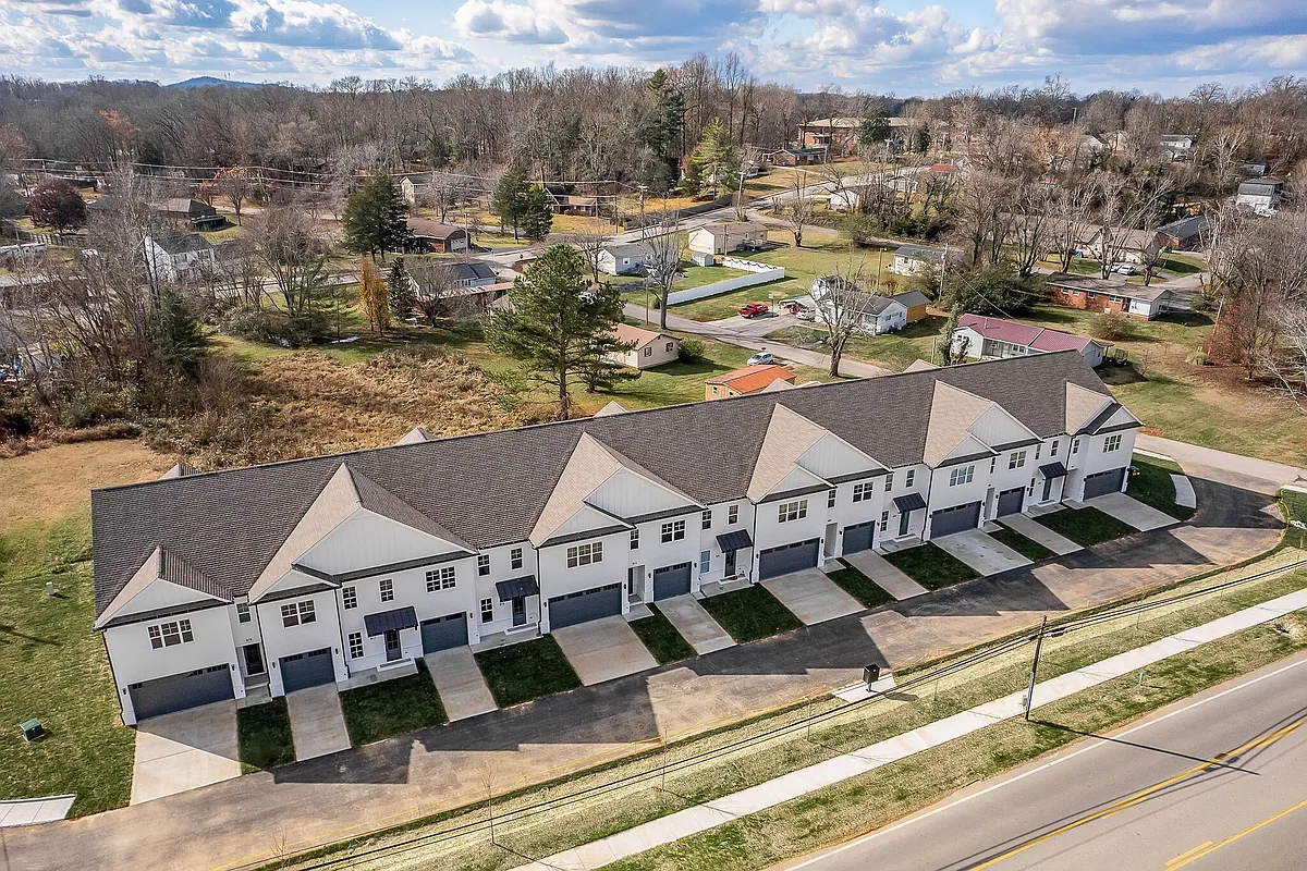Building Photo - 801 Vickery Dr #801