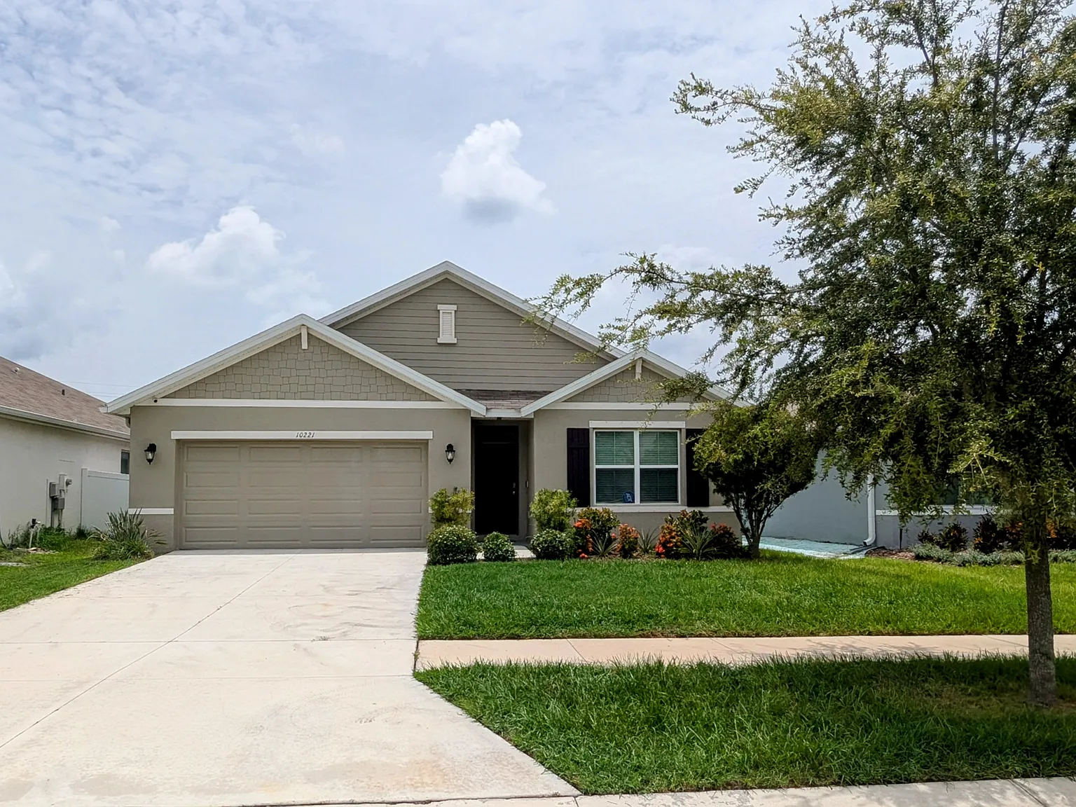 4 bedroom 2 bath now Available! — Photo 1