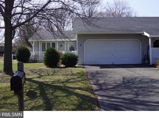 6 Woodridge Dr, Belle Plaine, MN 56011