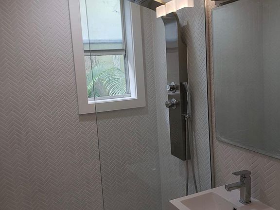 4th image of 315 W 28th St