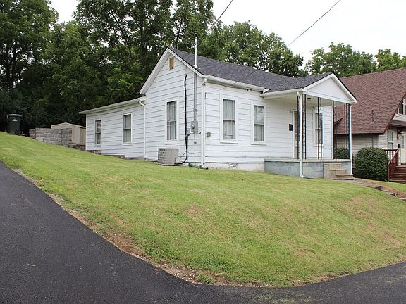 2nd image of 125 N Royal Springs Ave