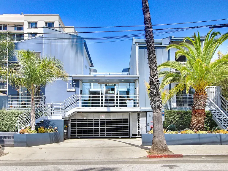 117 Pacific St. in Sant Monica - 1 block to the beach and Main St! — Photo 27