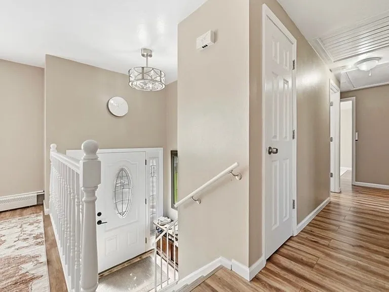 1149 Jefferson Rd — Photo 4