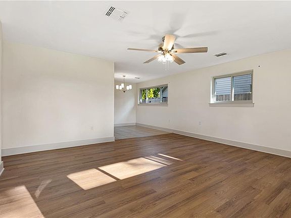5th image of 102 Ravey St