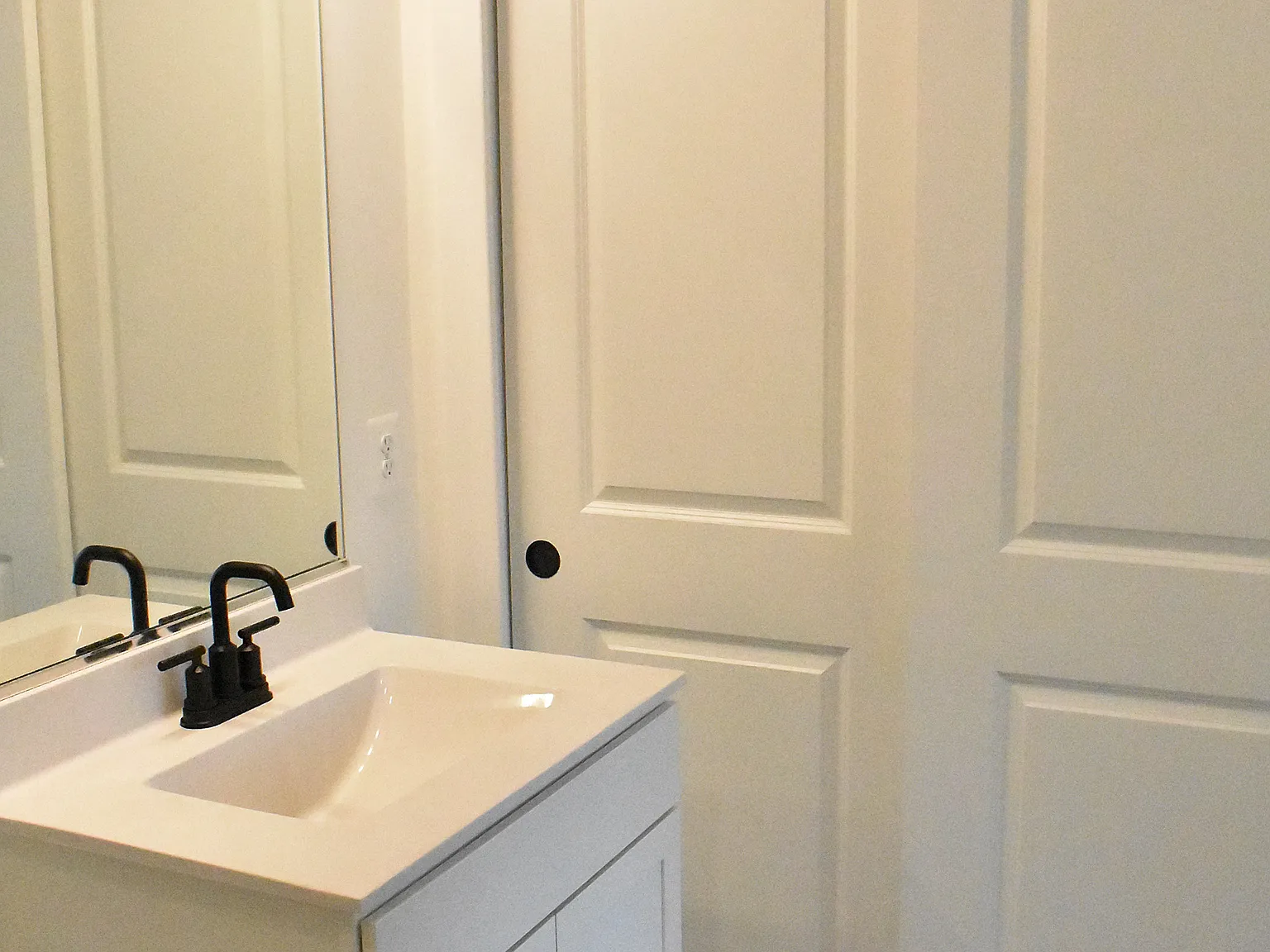 4 bed, 3.5 bath, 2008 sqft, $3,000 — Photo 4