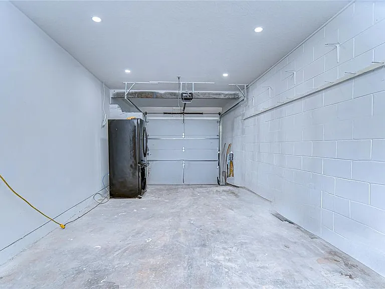 1205 W Hollywood St — Photo 22