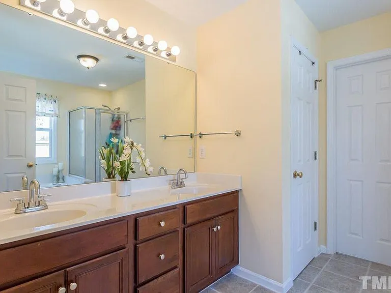 2501 Becketts Ridge Dr — Photo 13