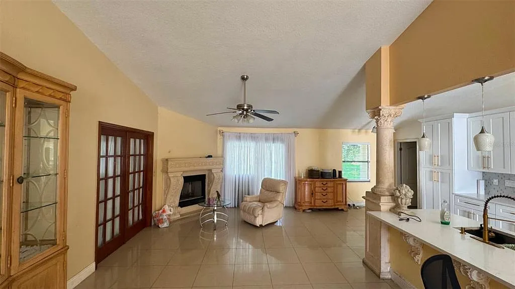 4 bed, 2.0 bath, 1890 sqft, $2,100 — Photo 4