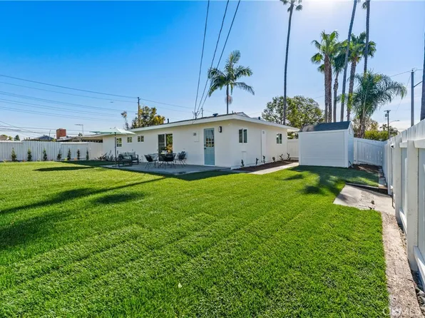 208 Amherst Pl, Costa Mesa, CA 92626