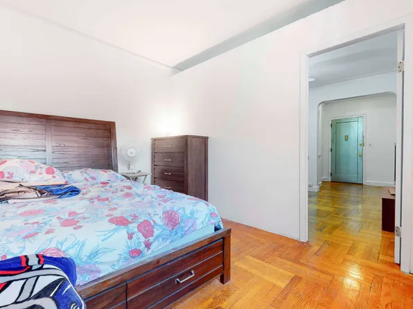 2191 Bolton Street image 2 of 10