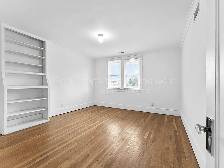 152 Ford Ave — Photo 6