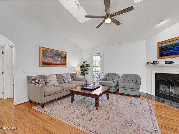5th image of 1910 Erin Court