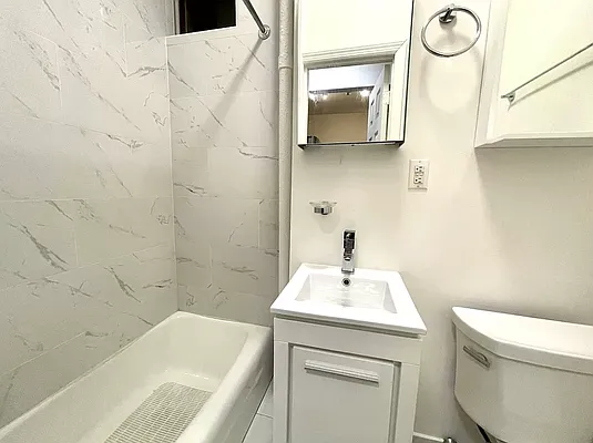 Rented by J PRESTON AND ASSOCIATES INC | media 32