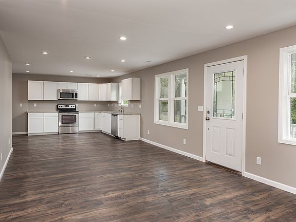 2nd image of 2924 Pridemore St