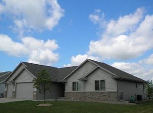 536 Cecelia St, Combined Locks, WI 54113