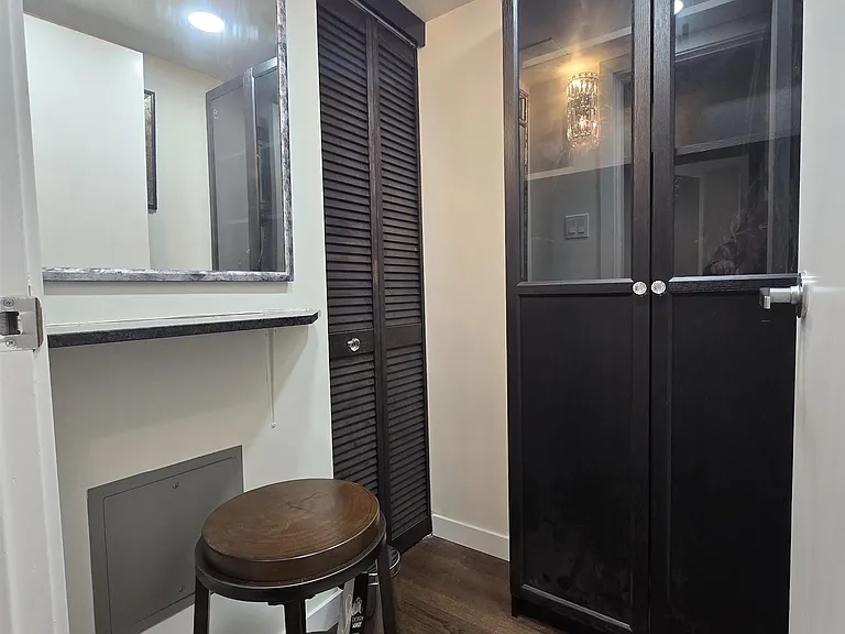 588 Broughton St #1705 — Photo 5