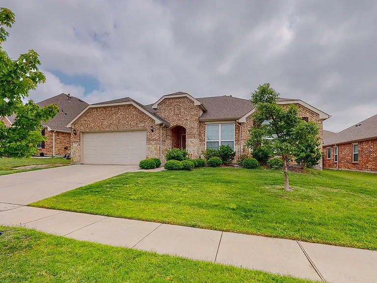 8100 Horseman Rd — Photo 2