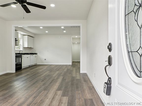 3rd image of 2610 Elgin St