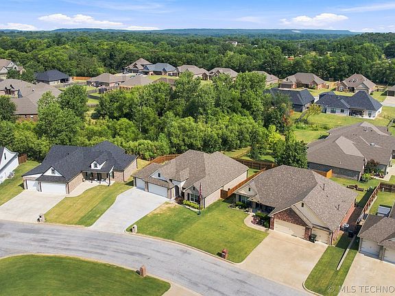 3rd image of 8457 Spring Creek Ct