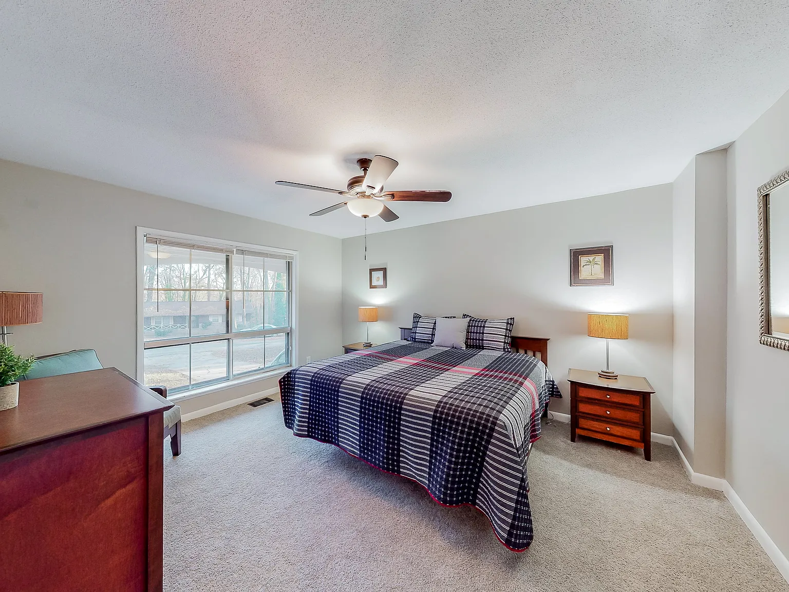 4 bed, 2.0 bath, 1640 sqft, $815 — Photo 1