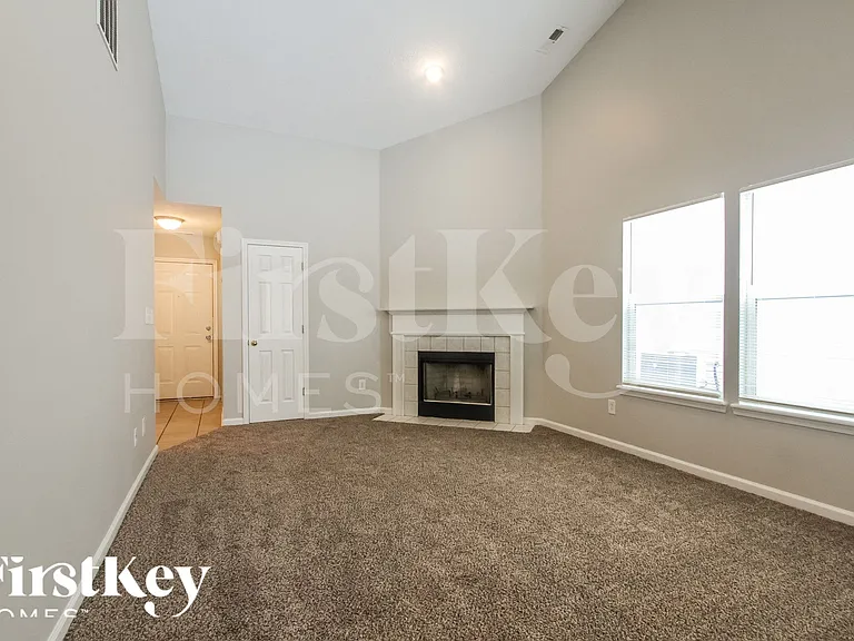 2283 Layton Park Ln — Photo 3