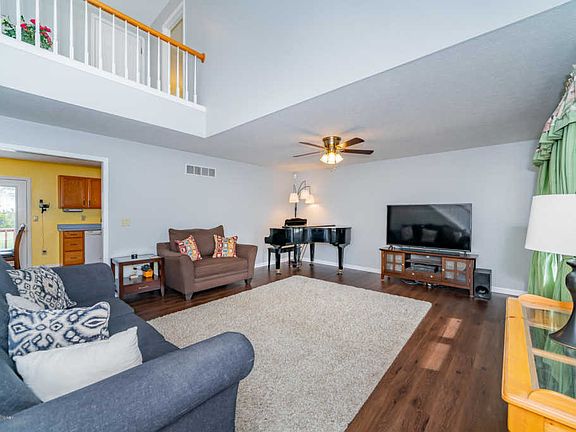2nd image of 7796 Four Leaf Dr